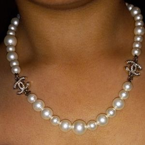 Authentic 17" chanel pearl choker